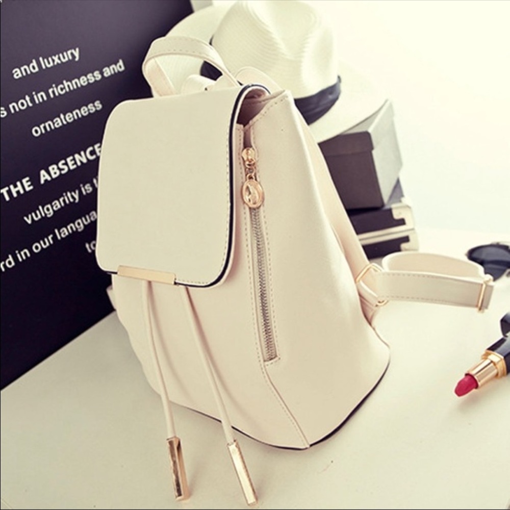 ✨ Boutique Backpack ✨ - Picture 3 of 8
